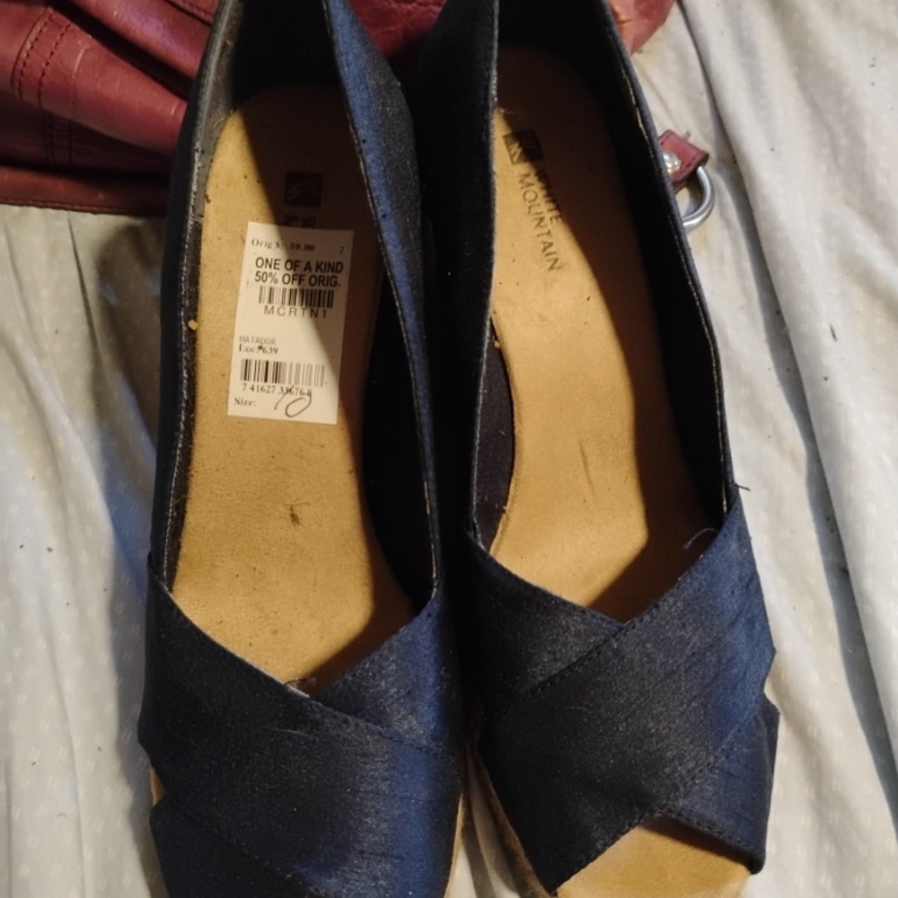 White Mountain Black Wedge Sandals